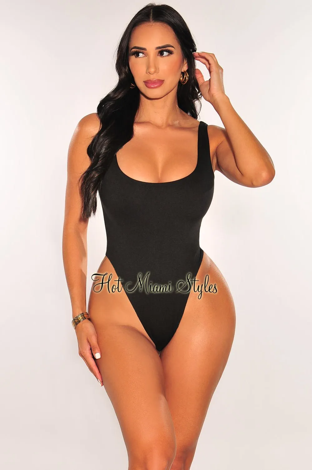 HMS Essential: Black Sleeveless Round Neck Bodysuit