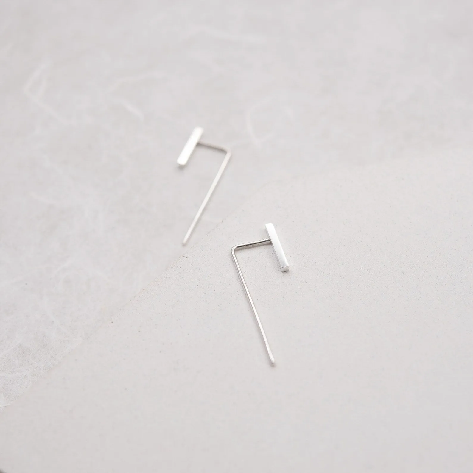 Minimalistic bar ear jackets N°11 in silver or gold plated silver